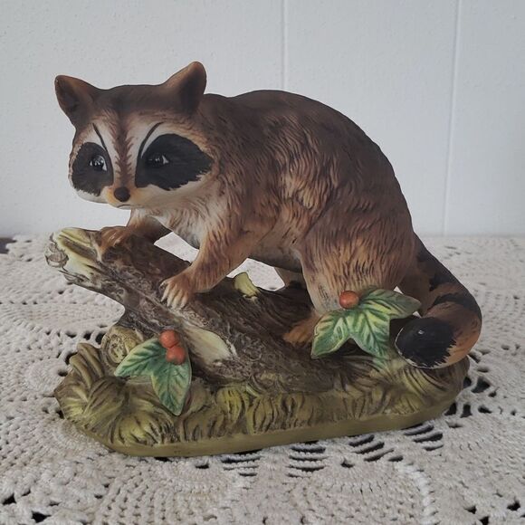 Vintage Homco Hand Painted Masterpiece Porcelain Racoon Figurine - Picture 1 of 10